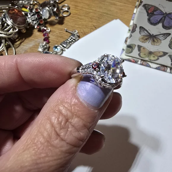 DIAMOND & RUBY RING - Picture 10 of 13